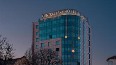 Rosslyn Central Park Hotel