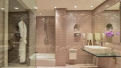 Rosslyn Central Park Hotel