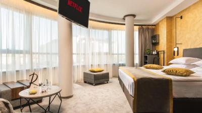 Rosslyn Central Park Hotel