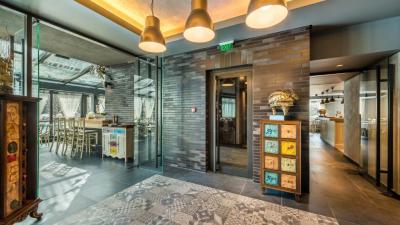 All Seasons Residence Design Hotel