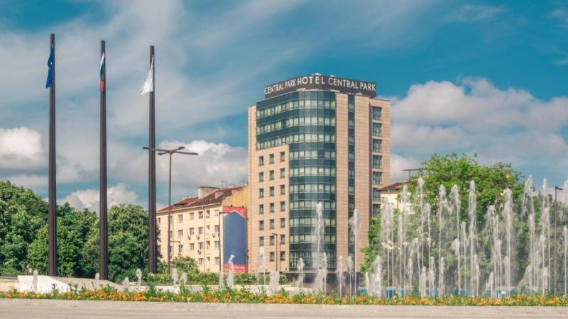 Rosslyn Central Park Hotel